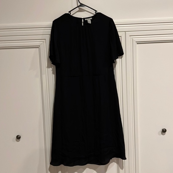 H&M Dresses & Skirts - Black H&M work dress with fine details Sz 14